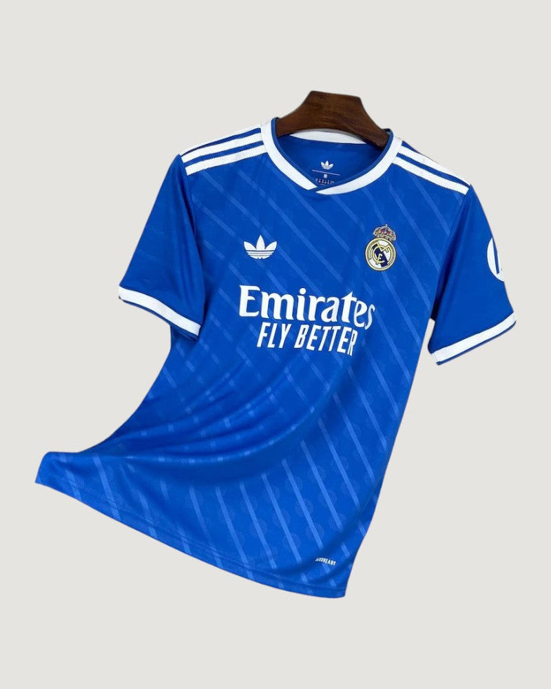 Real Madrid – Maillot Extérieur 25/26 – Bleu Roi & Blanc