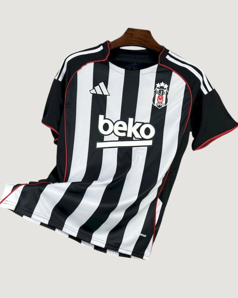 Beşiktaş – Maillot Domicile 25/26 – Noir & Blanc