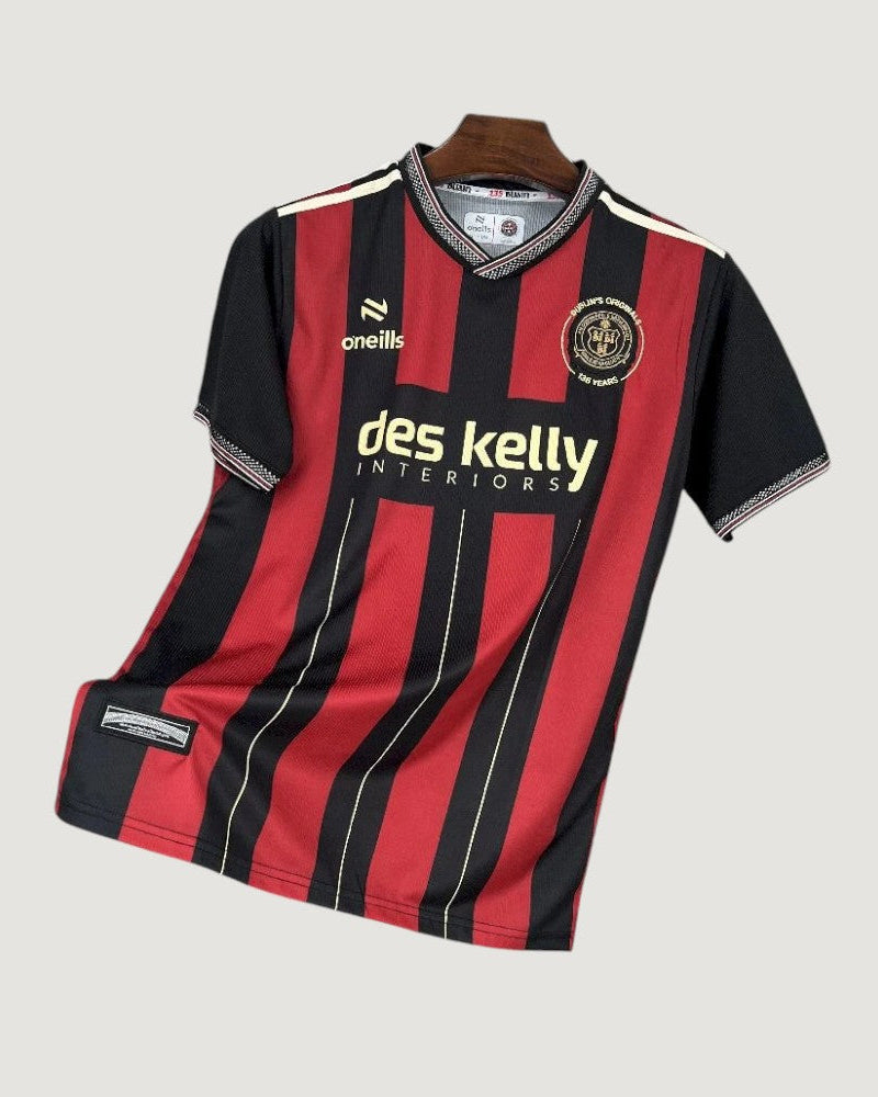 Bohemians – Maillot Domicile 25/26 – Rouge & Noir